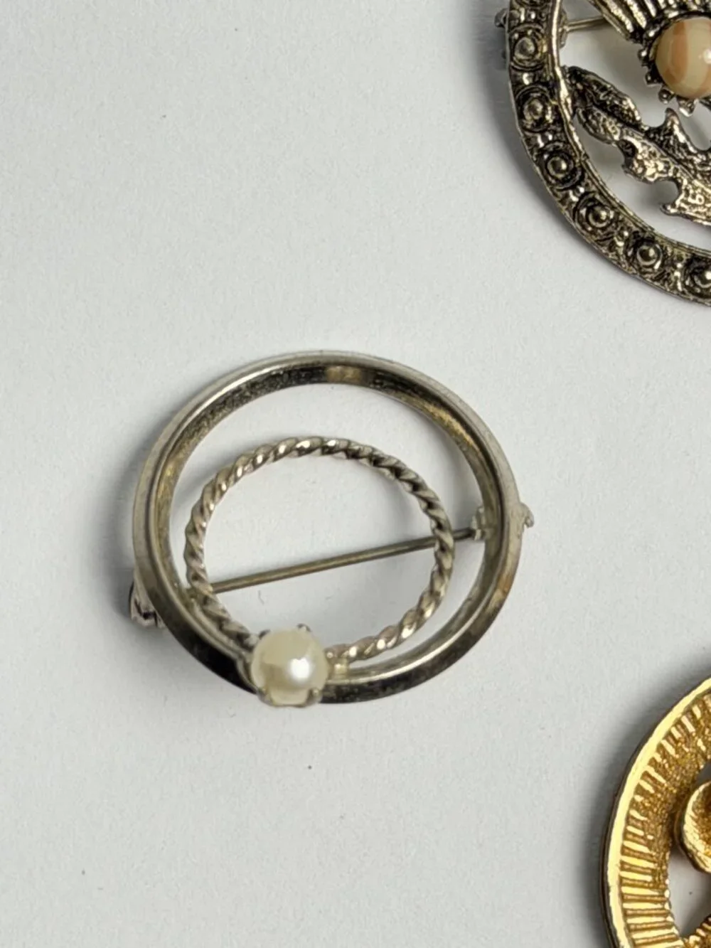 Vintage Brooch Lot 4 Floral Circle Faux Pearl Stone Gold Silver Tone Pin Pendant
